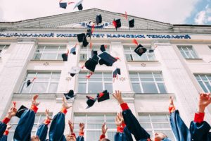 10 причини да завършим средно образование в чужбина