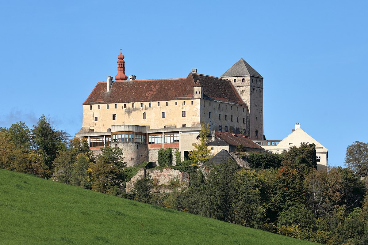 Schloss Krumbach International School