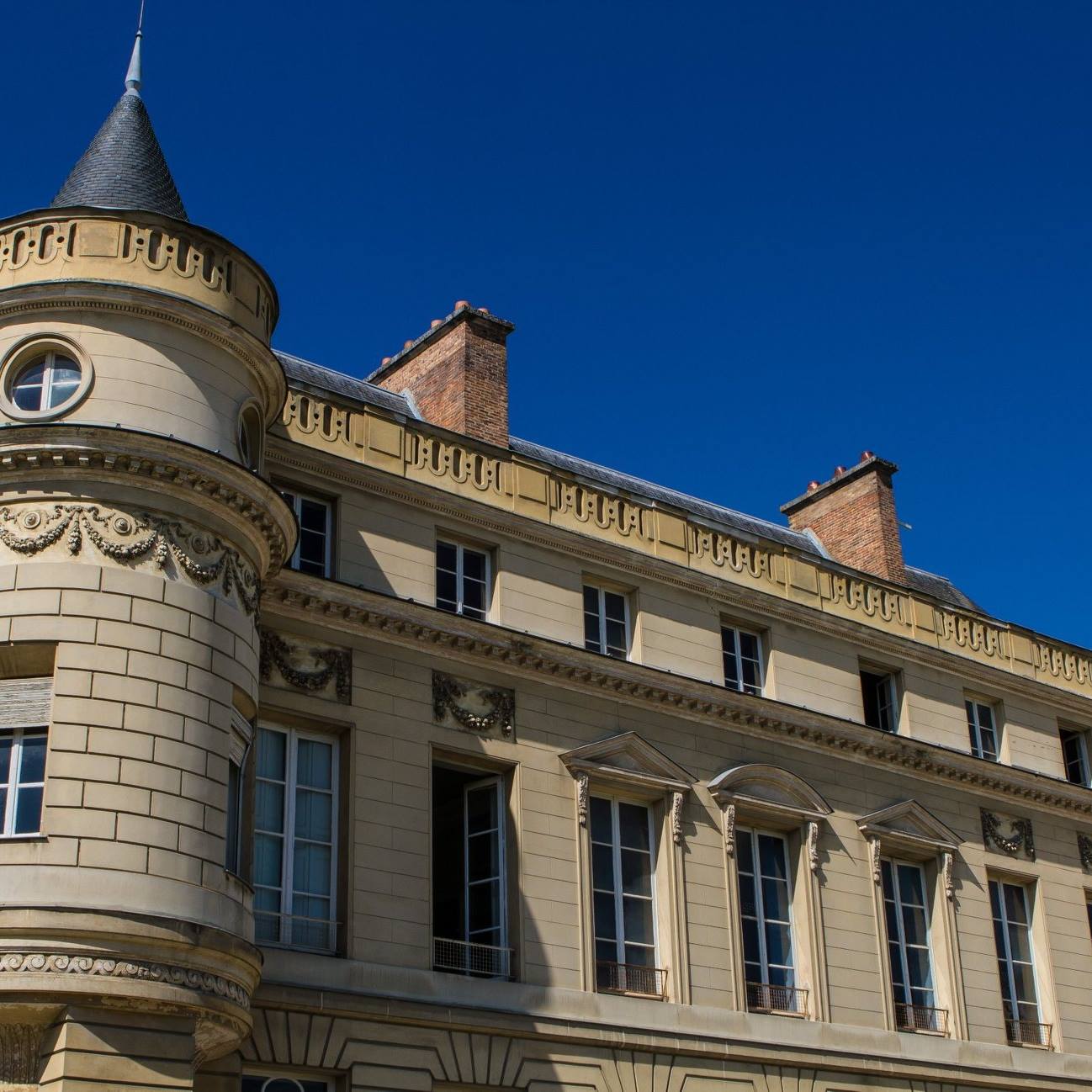 Notre-Dame International High School